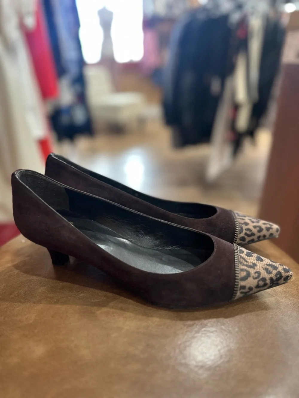 Vintage Stuart Weitzman Brown Suede Pumps with Leopard-Print Toe size 9.5 - Picture 4 of 9